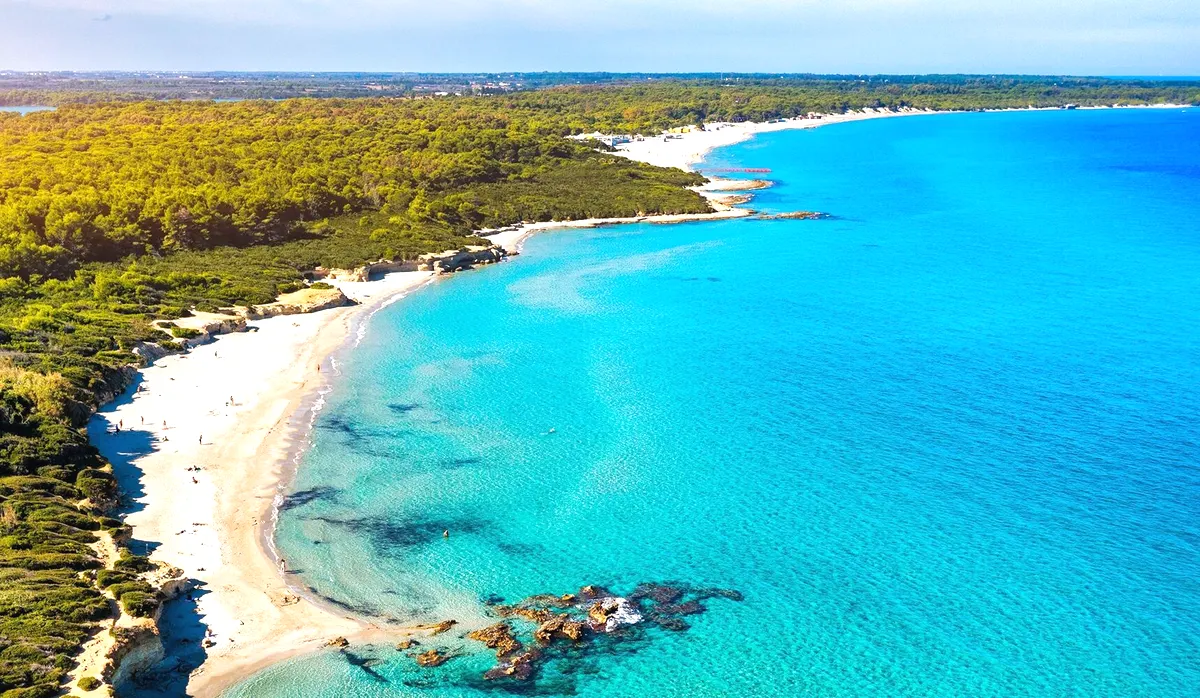 Vista aerea della Baia dei Turchi vicino a Otranto
