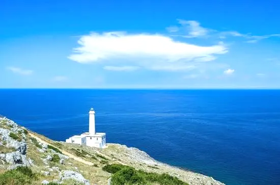 Faro di Punta Palascìa sulla costa di Otranto