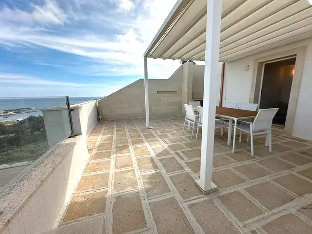 Terrazza con zona pranzo e vista mare, appartamento Borea Otranto